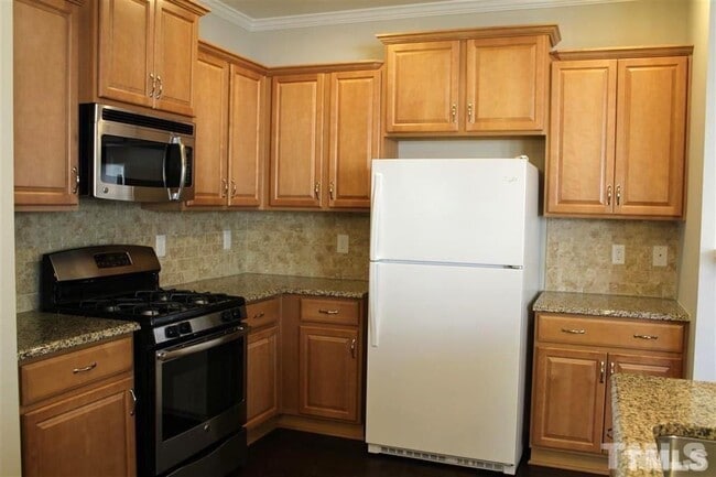 Building Photo - Beautiful 3BR Home in Desirable Kitts Creek RTP Location - MASTER DOWN