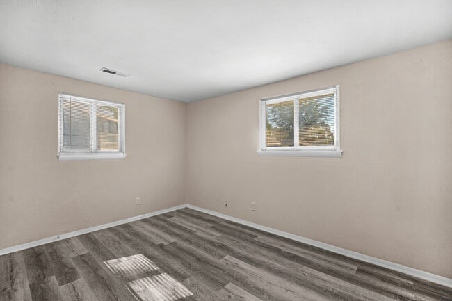 Building Photo - 5602 Arrowhead Blvd