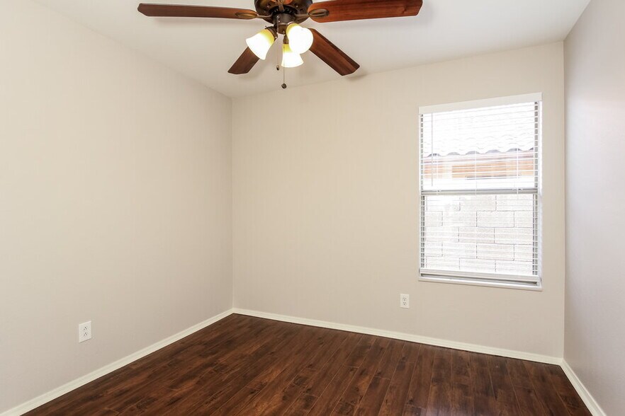 Building Photo - 9935 W Potter Dr