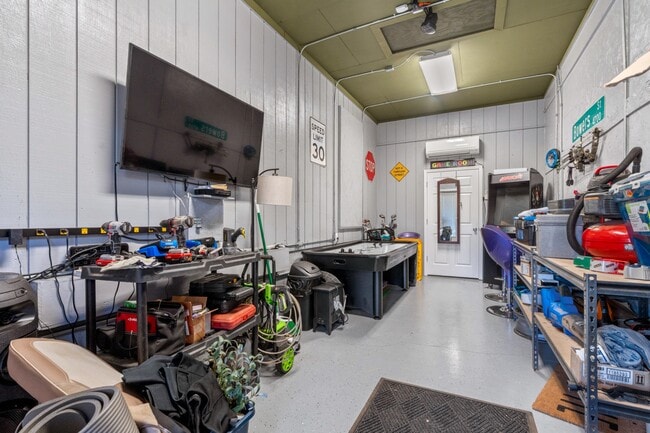 Building Photo - 158 Arlington Dr