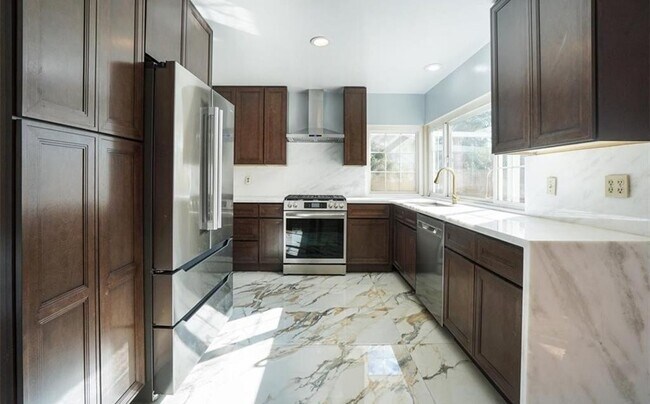 Building Photo - 24121 El Tiradore Cir