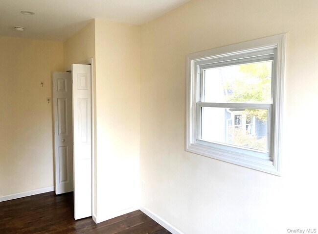 Building Photo - 164 Ashford Ave