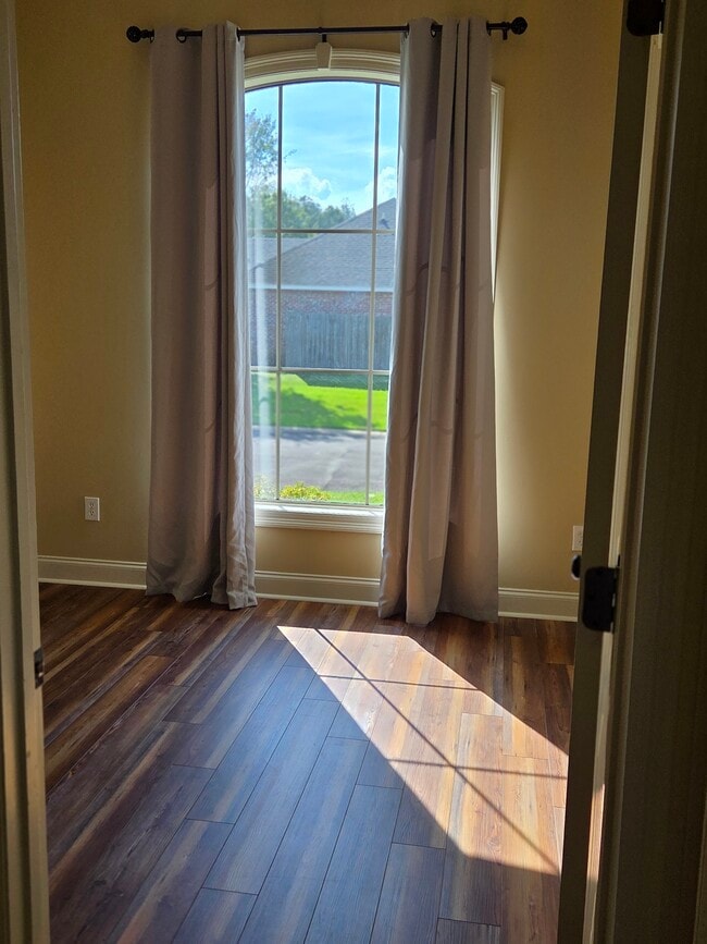 Building Photo - 462 Pinebrook Cir