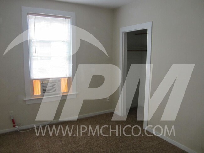 Building Photo - Classic 3 bedroom 2 bathroom home!