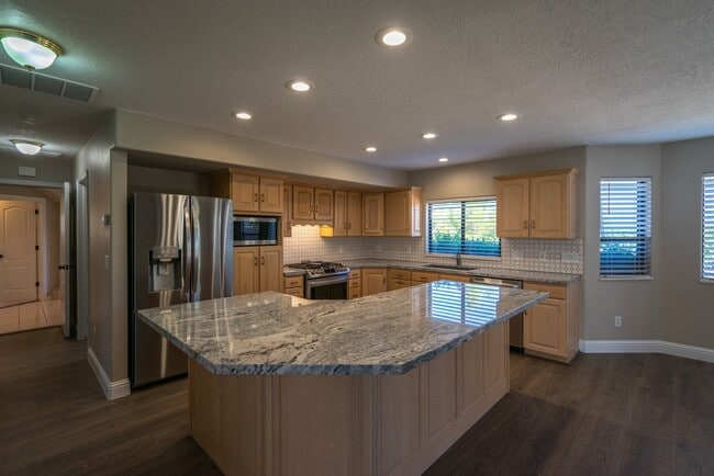 Primary Photo - Spacious 6 Bedroom Home with a Balcony!