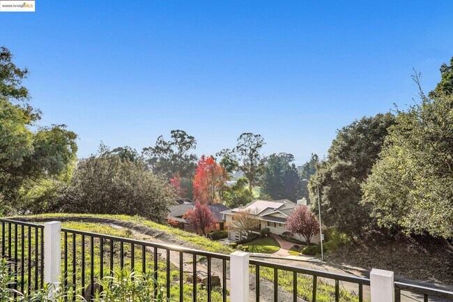 Building Photo - 21 Ironwood