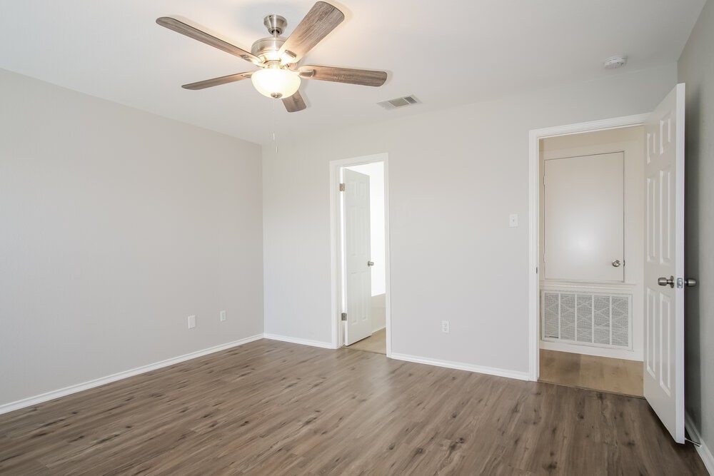 Building Photo - 105 Lucy Cove