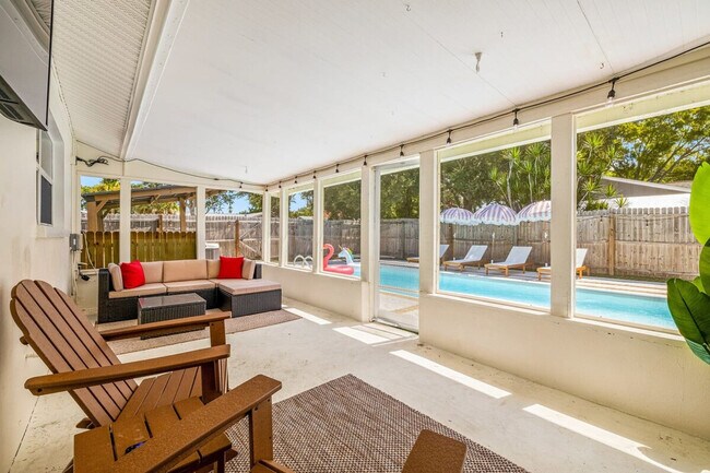 Building Photo - 10703 Del Prado Dr S