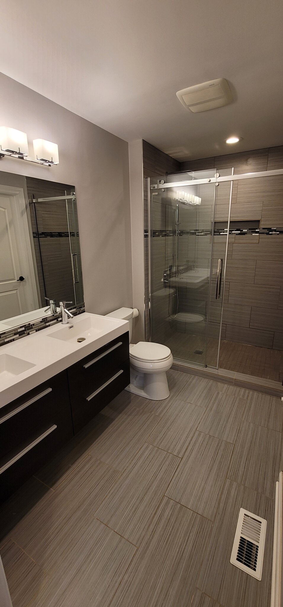 Building Photo - 1147 Needham Rd