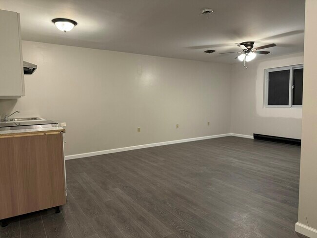 Building Photo - 355 S Main St