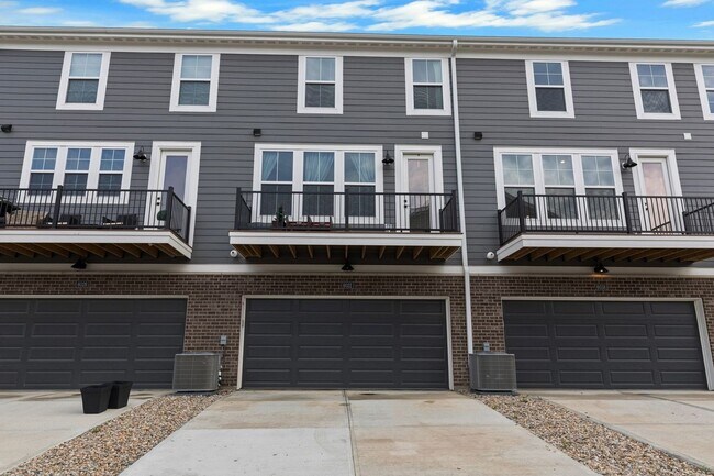 Building Photo - Charming 3BR  townhome in McCordsville