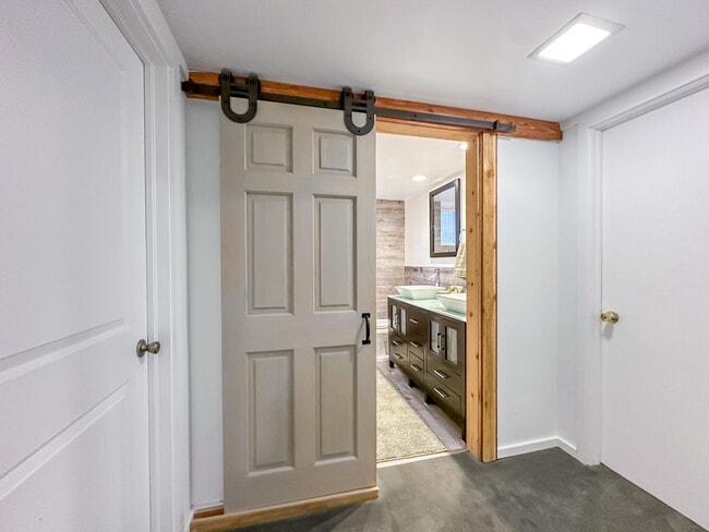 Building Photo - 413 22nd St