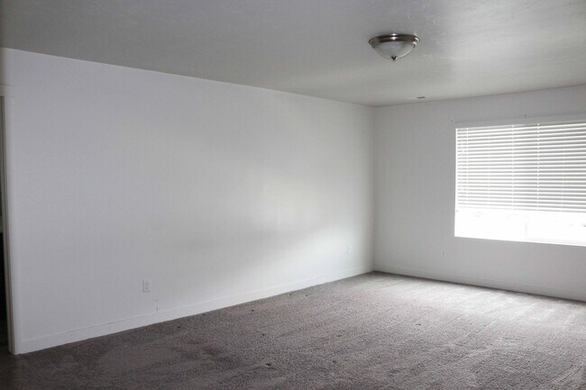 Building Photo - Amazing Townhome in Legacy Ranch!