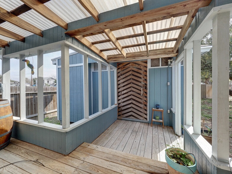 Casita - 341 W Greenwood Ave