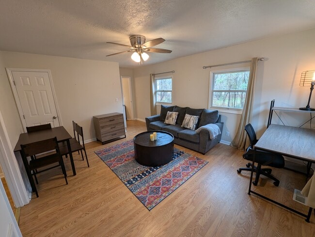 Building Photo - 5-25 Woodrow Ave