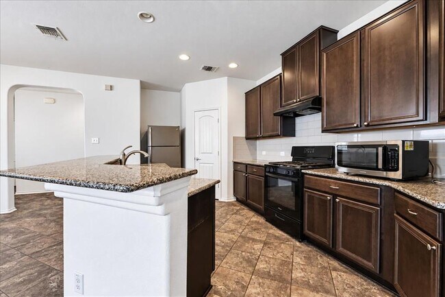 Building Photo - 1020 Clove Hitch Dr