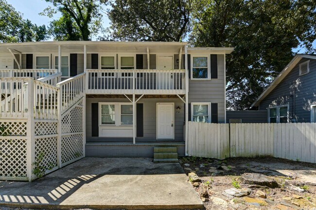 Building Photo - Just 8 Minutes from USC – Charming 2 Bedroom Home with Covered Front Porch!