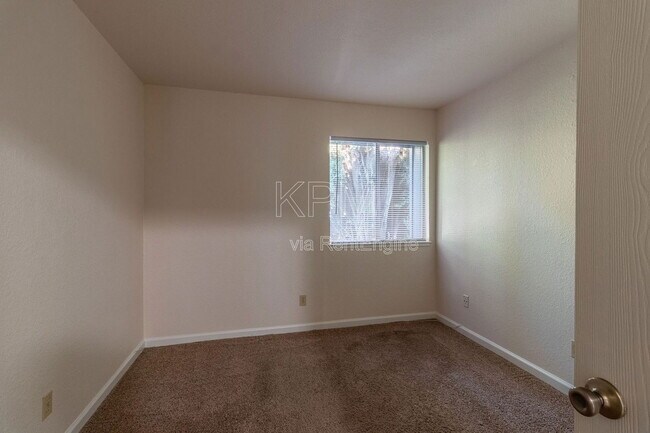Building Photo - 3591 Quail Lakes Dr