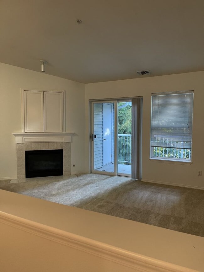 Building Photo - Bright, Spacious, Updated Condo with Separ...