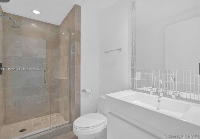 Building Photo - 17001 Collins Ave