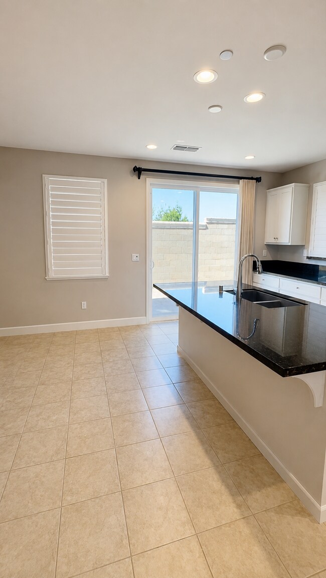 Building Photo - 2072 Parsons Dr