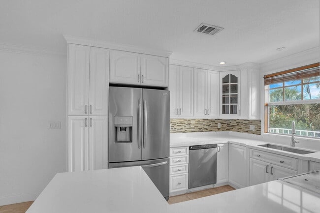 Building Photo - 705 Mainsail Cir