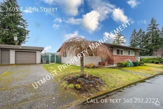 Building Photo - Cozy 2BD 1BA Duplex Near Downtown Vancouve...