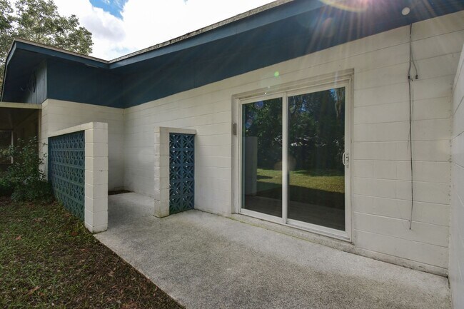 Building Photo - 3658 NW 40th Pl