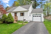 Building Photo - 302 Twin Elms Ln