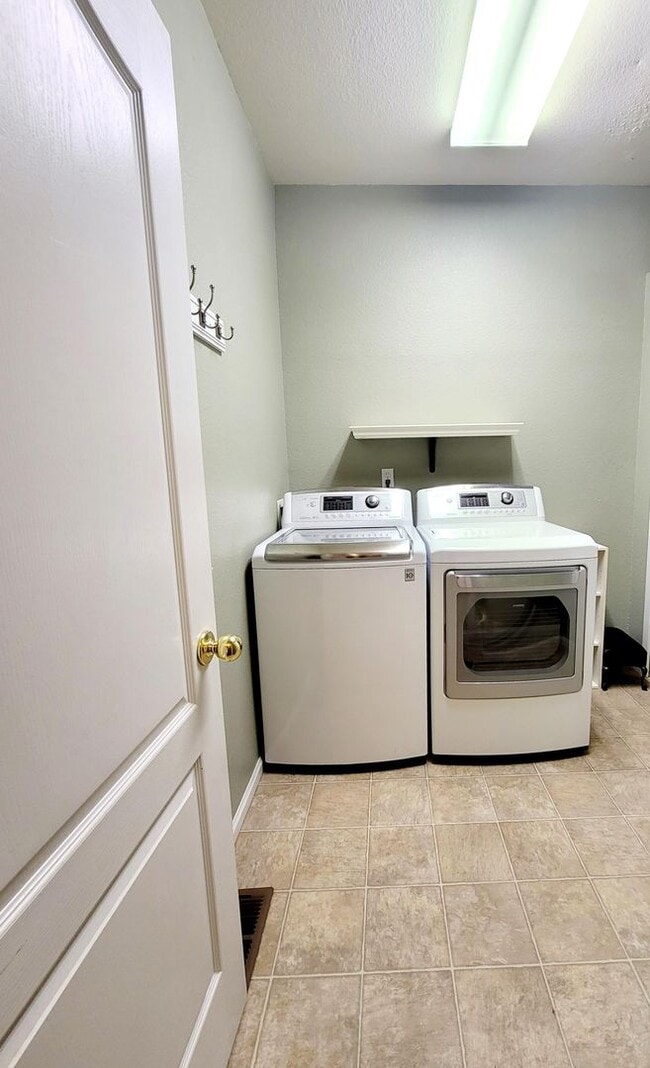 Building Photo - Boastful 3 Bedroom West Side home in gated...