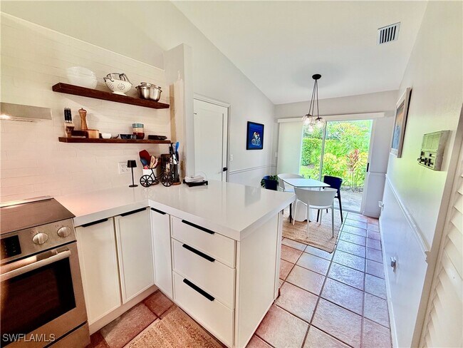 Building Photo - 337 Emerald Bay Cir