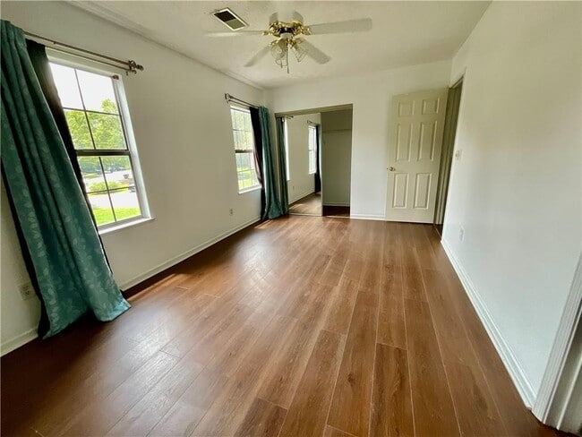 Building Photo - 5073 Village Green Way