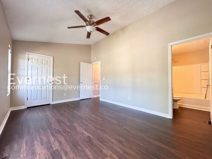 Building Photo - 217 Meadowlark Pl