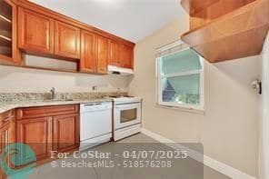Building Photo - 7897 Golf Cir Dr
