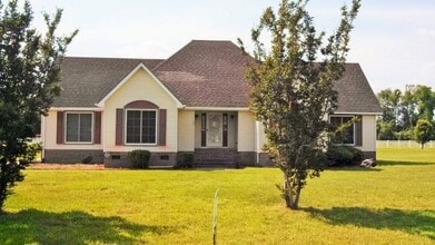 Building Photo - Spacious Juniper Estates Home