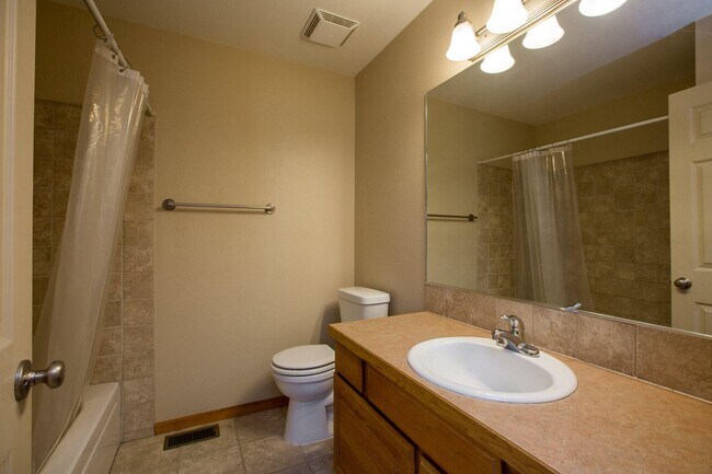 Building Photo - Beautiful 3 Bedroom Home in Fort Collins
