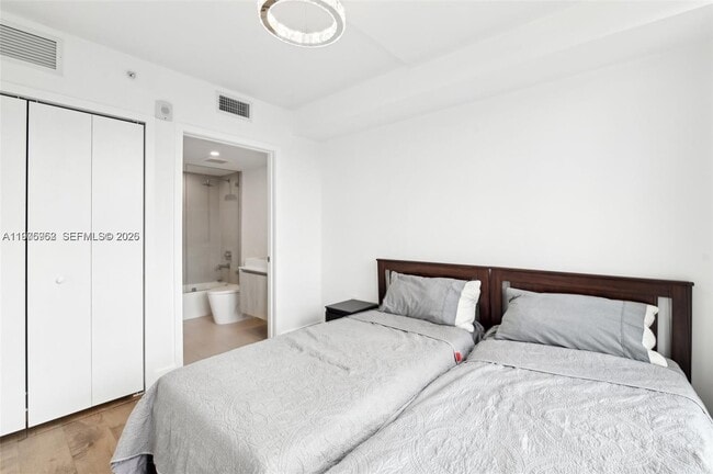 Building Photo - 13800 Highland Dr