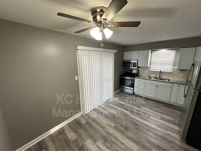 Building Photo - 800 S Willow Dr