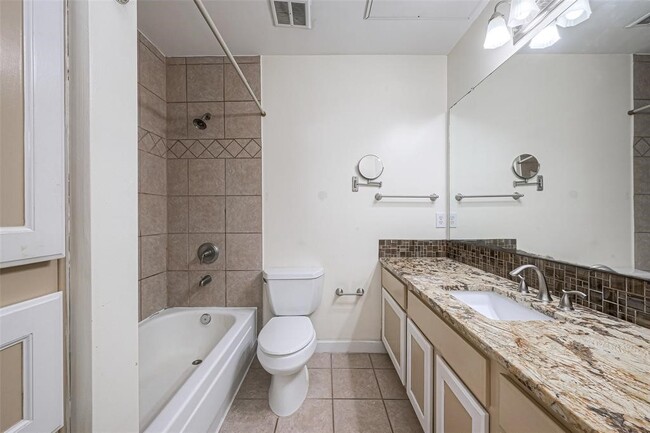 Building Photo - 4515 Briar Hollow Pl