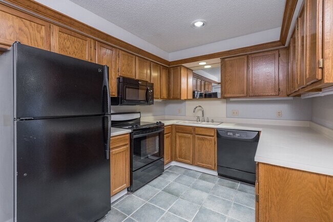 Building Photo - 2 Bedroom, 2 Bath in Overton South