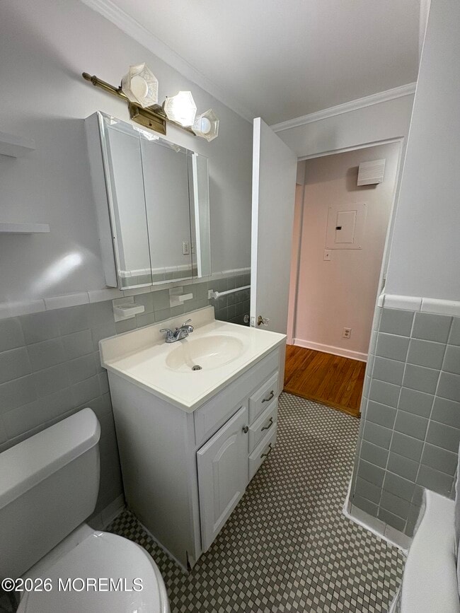 Building Photo - 75 Manor Dr