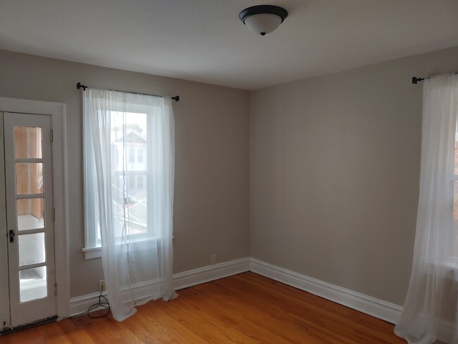 Main Bedroom - 4972 Tholozan Ave