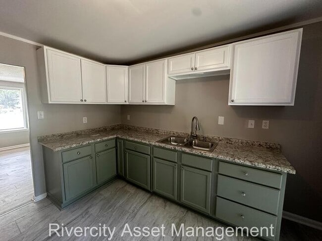 Building Photo - Your Perfect Home: Renovated 3 Bed, 2 Bath! Section 8 Friendly!! Westwood Area!!