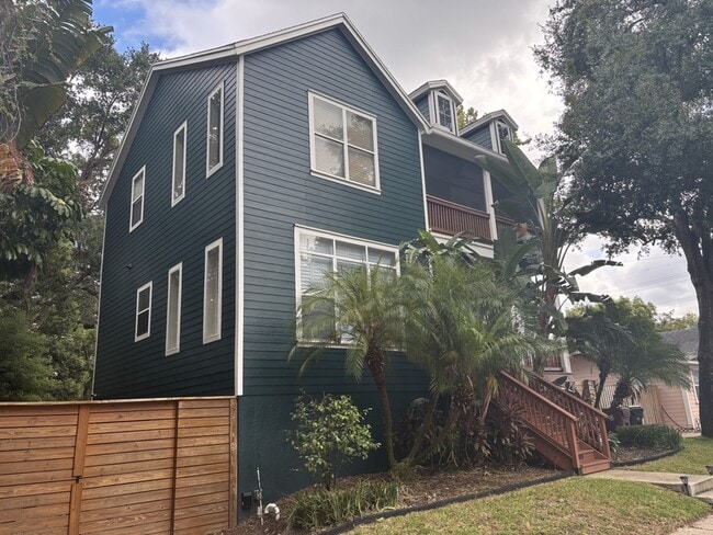 Building Photo - 827 Meridale Ave