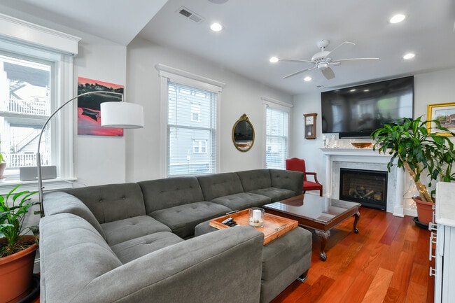 Building Photo - 84 G St