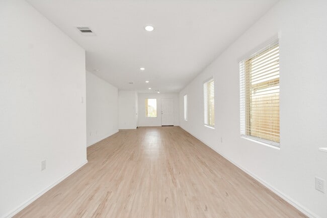 Building Photo - 26726 Paloma Blanca Dr