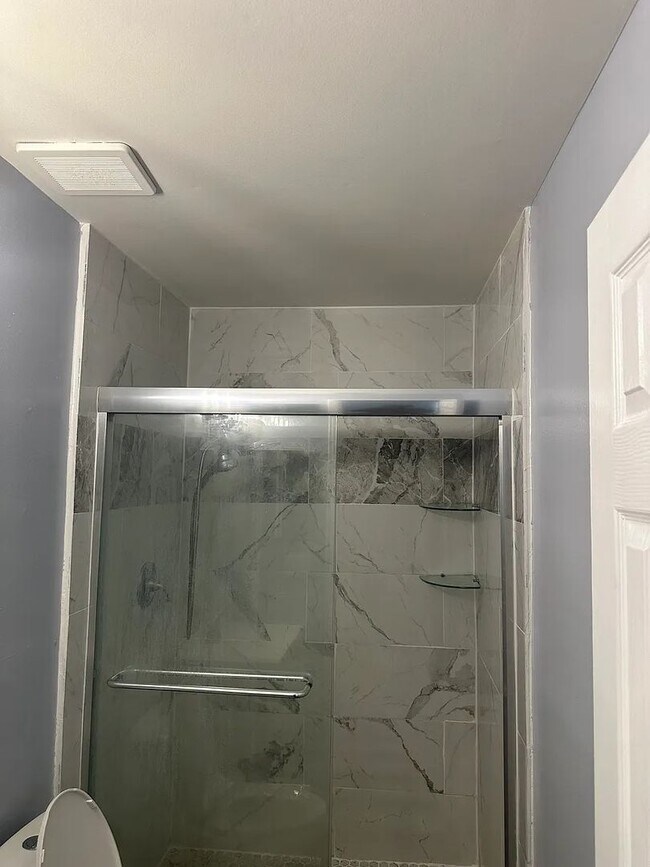 Building Photo - For Rent: Orlando, FL 3 Bed + Office | 2 B...