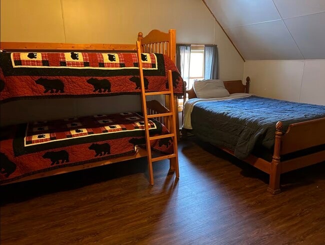 Building Photo - 131 W Bethel Rd