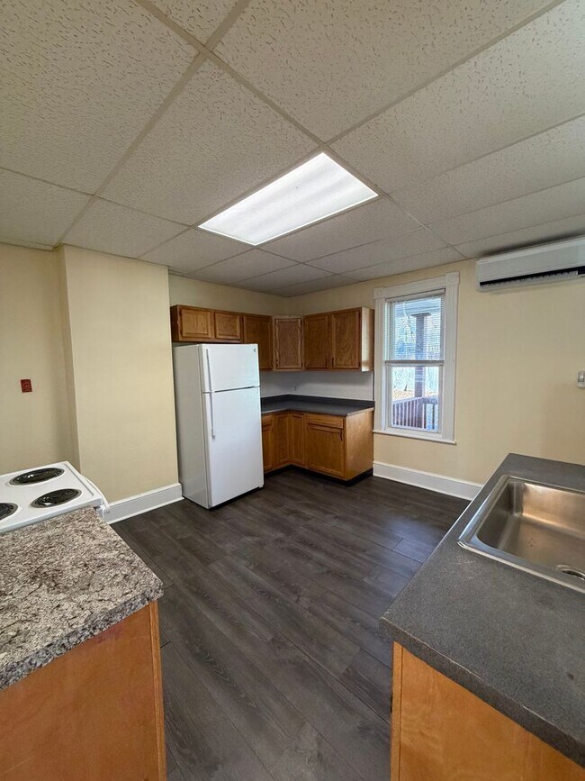 Building Photo - 27-29 Dalton Ave