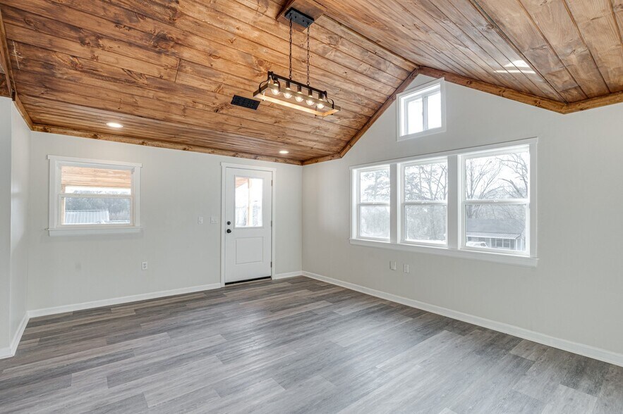 Building Photo - 934 Hulana St